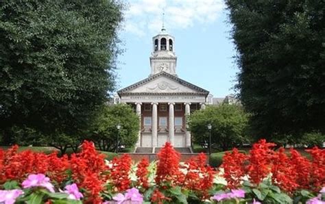 Samford univ - In 2021 the library reported 283,741 physical volumes, 14,632 physical media, 140,455 digital/electronic media and 321 licensed digital/electronic databases. The library is managed by a total number of 47 full-time employees, including 20 librarians. Samford University's library has a total library expenditure greater than $100,000 per year.